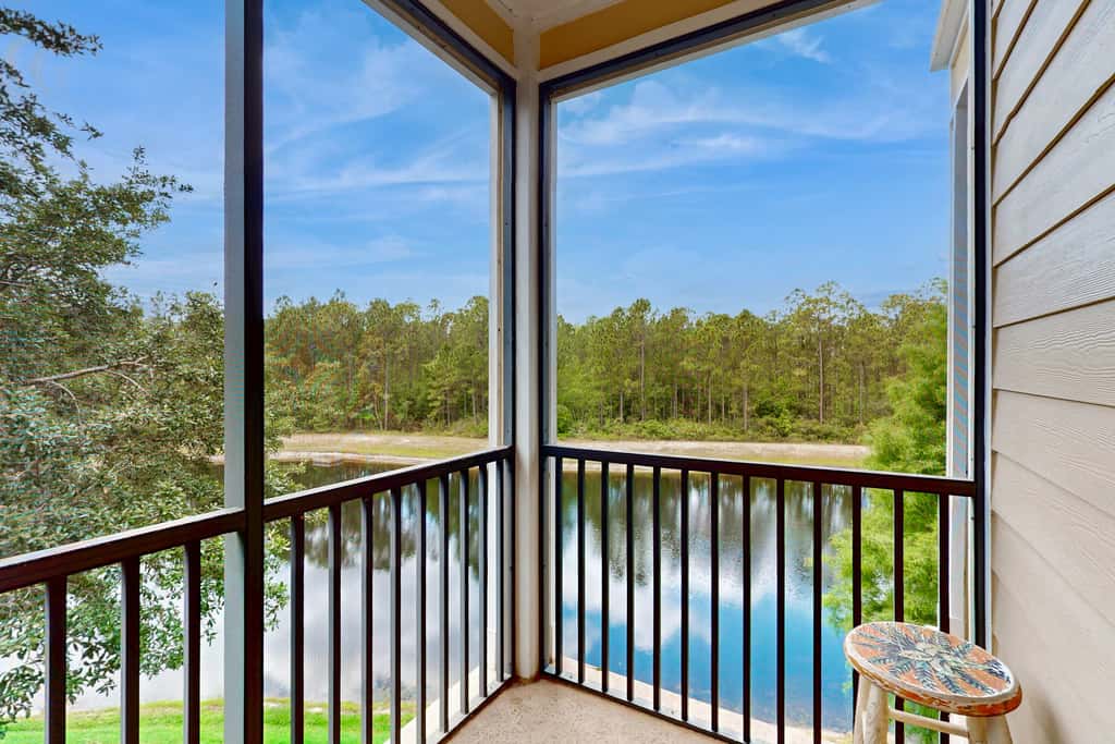 3rd floor condo w/ balcony, shared pools, gym, sauna, hot tub, near theme parks