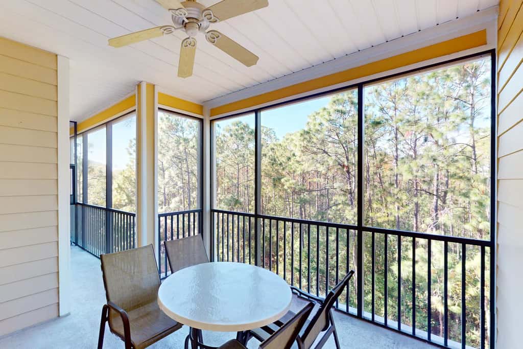4th floor condo w/ hot tub, sauna, balcony, gym, shared pools, near theme parks
