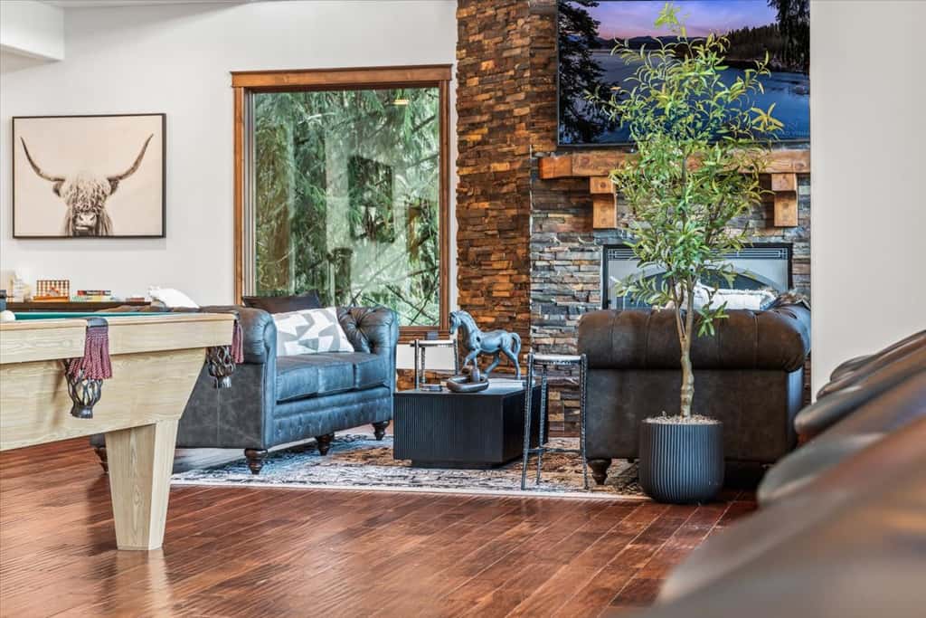Unwind at Deja View Upper