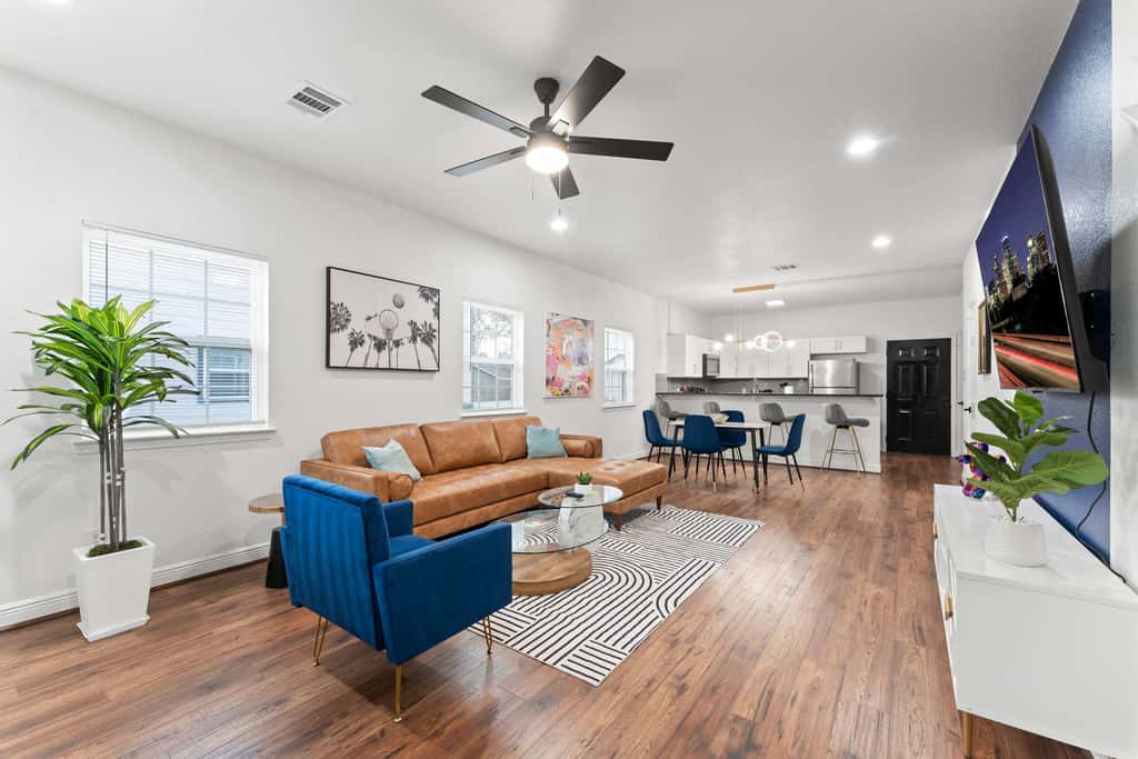 NRG MedCenter 2BD/2.5BA w FencedYard & WasherDryer