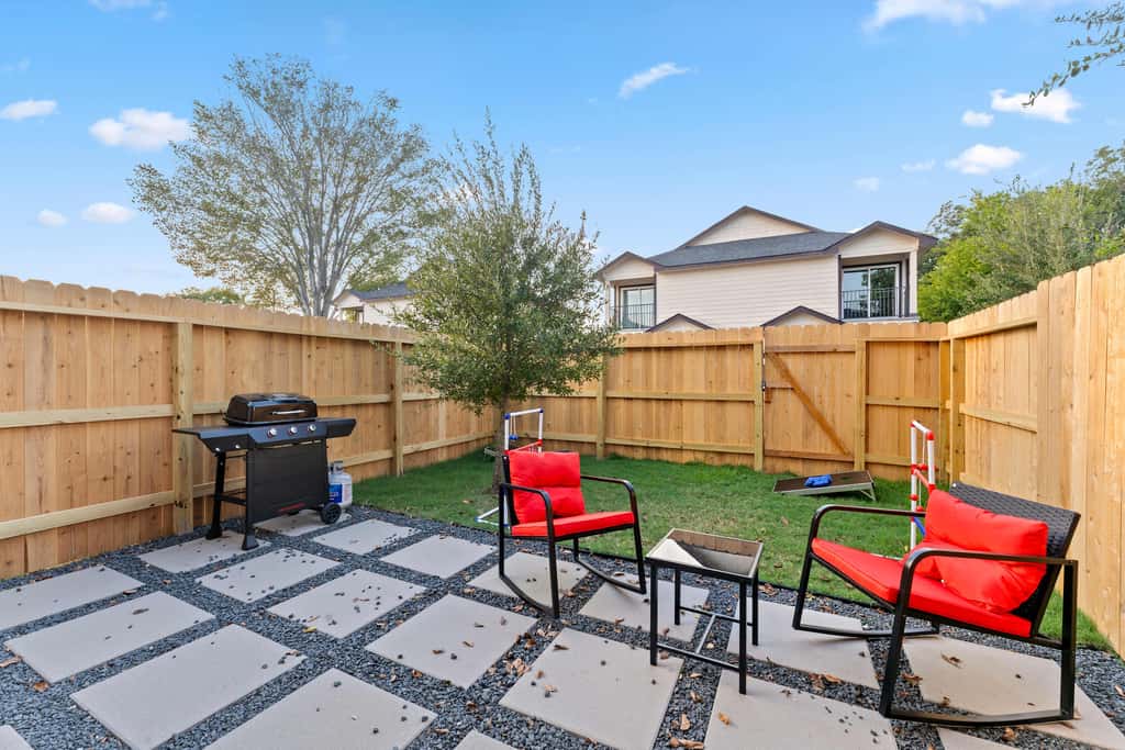 NRG MedCenter 2BD/2.5BA w FencedYard & WasherDryer