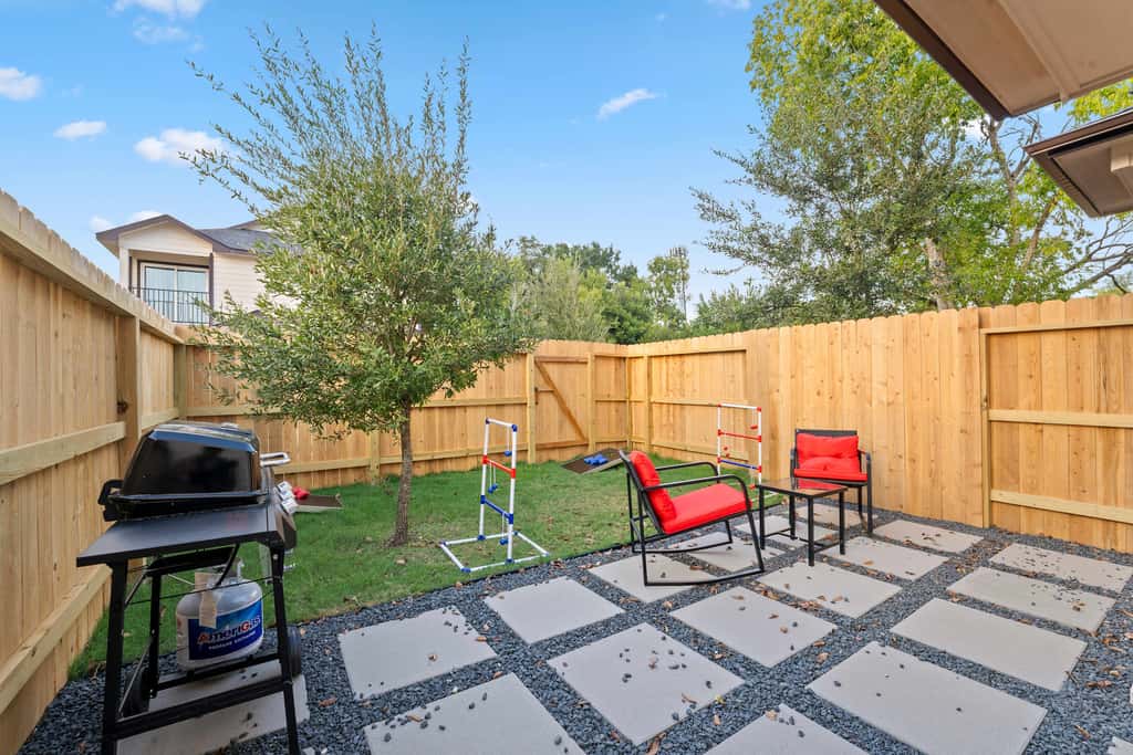 NRG MedCenter 2BD/2.5BA w FencedYard & WasherDryer