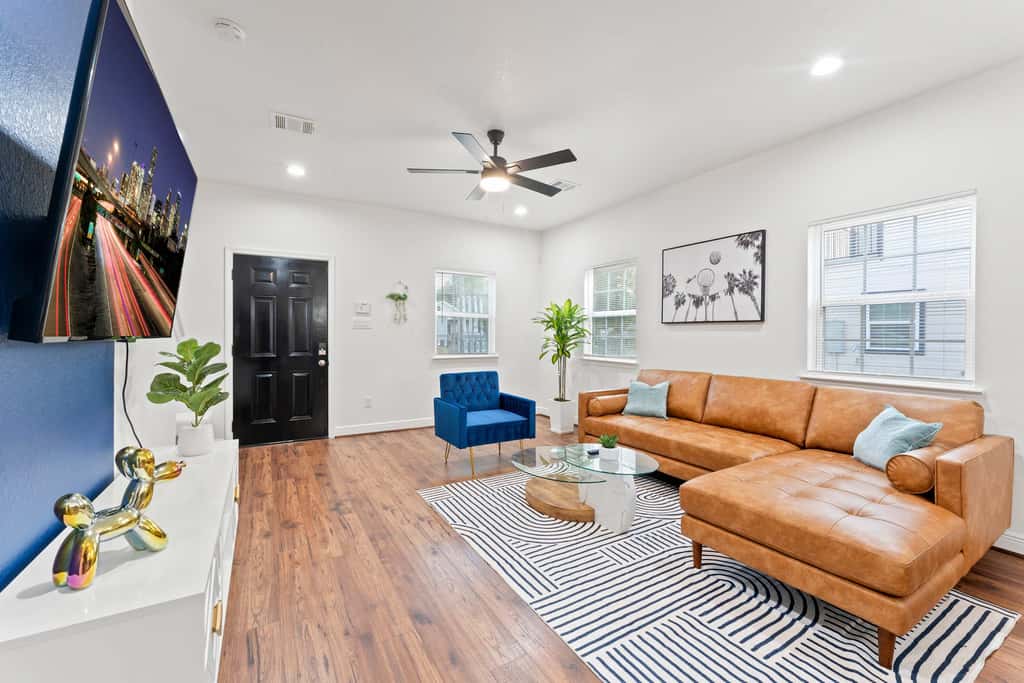 NRG MedCenter 2BD/2.5BA w FencedYard & WasherDryer