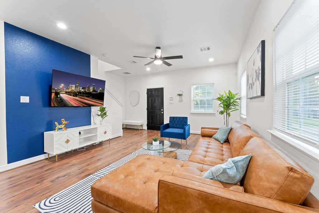 NRG MedCenter 2BD/2.5BA w FencedYard & WasherDryer