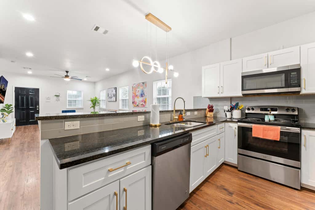 NRG MedCenter 2BD/2.5BA w FencedYard & WasherDryer