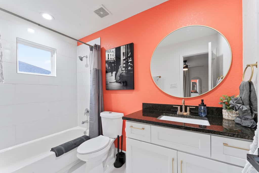 NRG MedCenter 2BD/2.5BA w FencedYard & WasherDryer