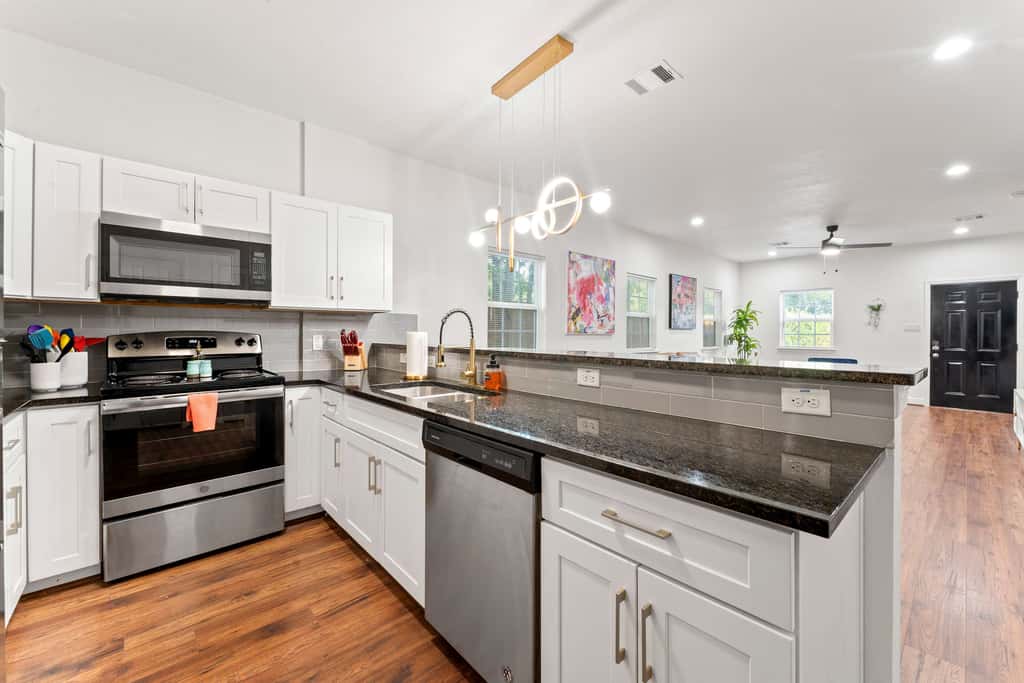 NRG MedCenter 2BD/2.5BA w FencedYard & King Bed