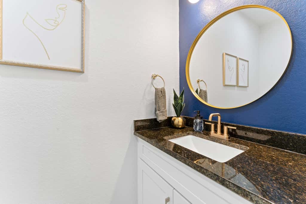 NRG MedCenter 2BD/2.5BA w FencedYard & King Bed
