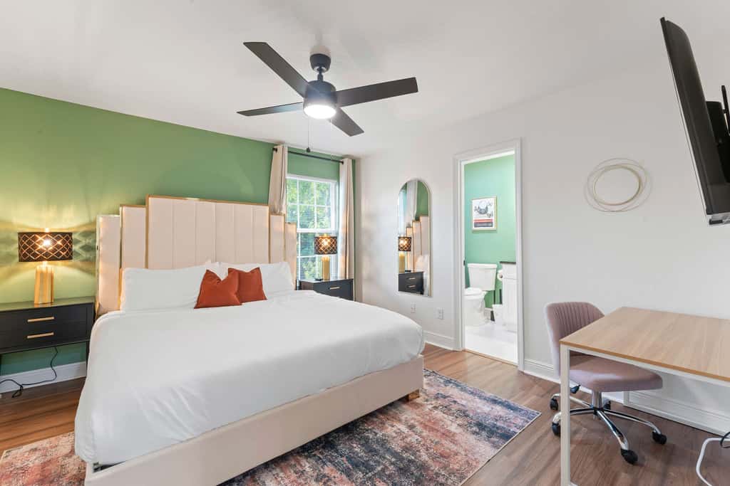 NRG MedCenter 2BD/2.5BA w FencedYard & King Bed