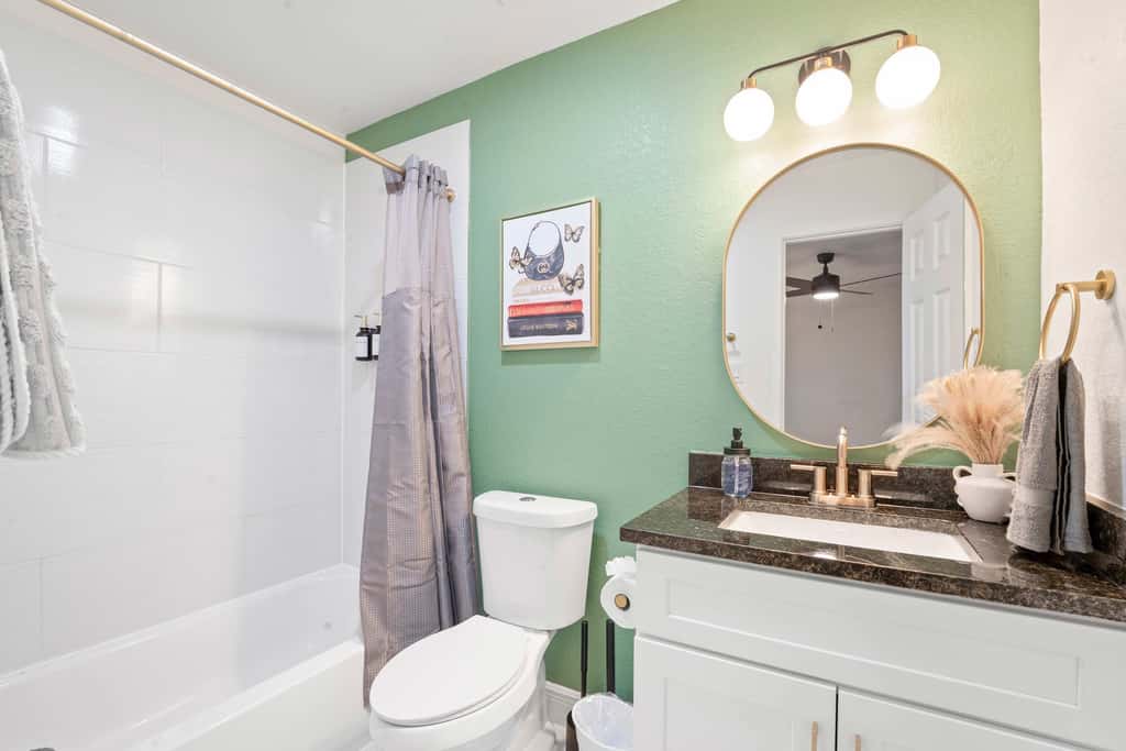 NRG MedCenter 2BD/2.5BA w FencedYard & King Bed