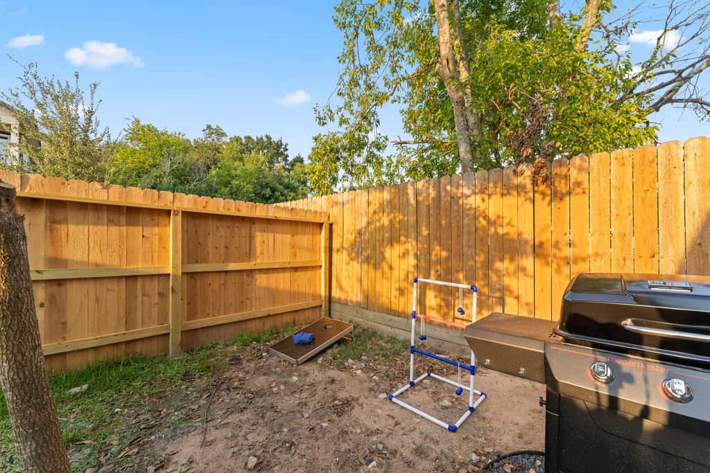 NRG MedCenter 2BD/2.5BA w FencedYard & King Bed