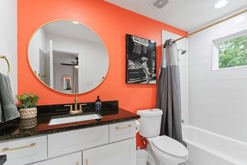 NRG MedCenter 2BD/2.5BA w FencedYard & King Bed