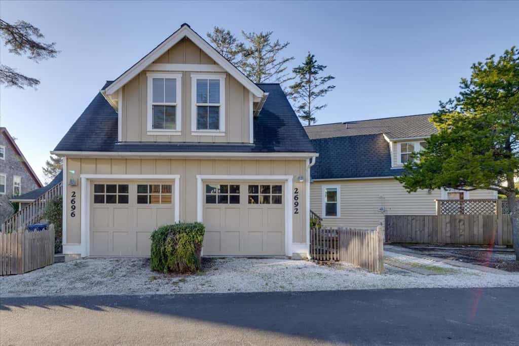 Family friendly home with game room, hot tub, steps to ocean