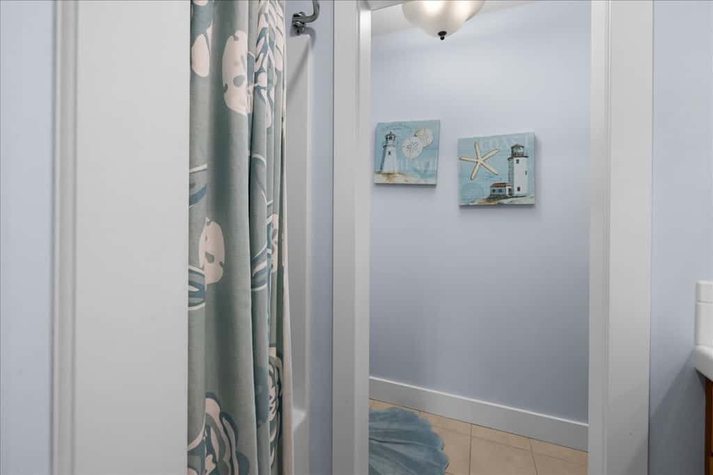 Family friendly home with game room, hot tub, steps to ocean