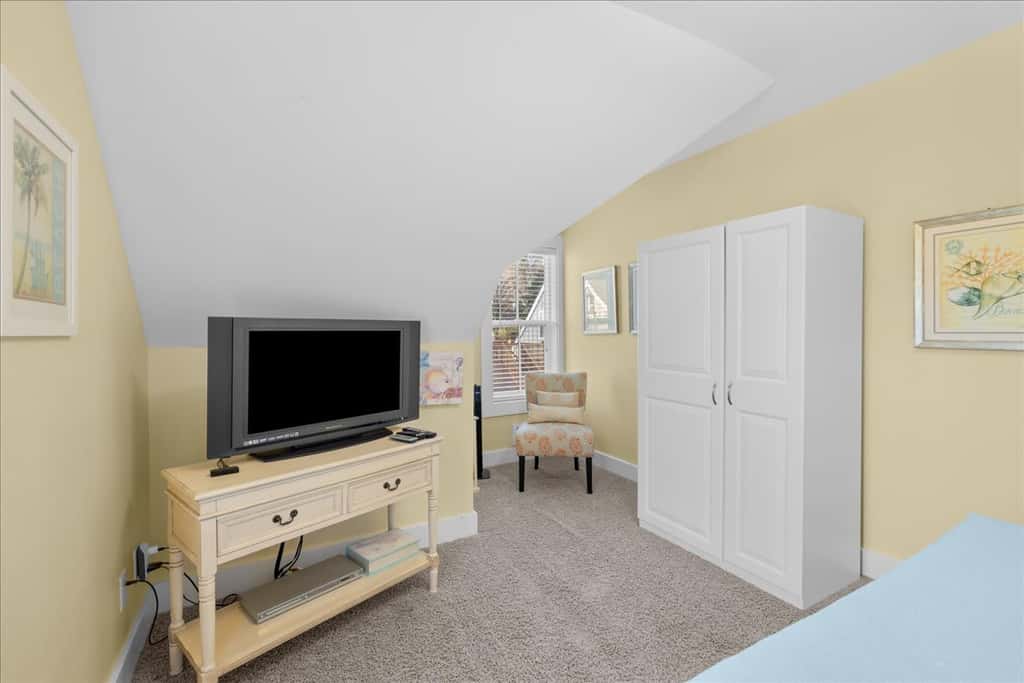 Family friendly home with game room, hot tub, steps to ocean