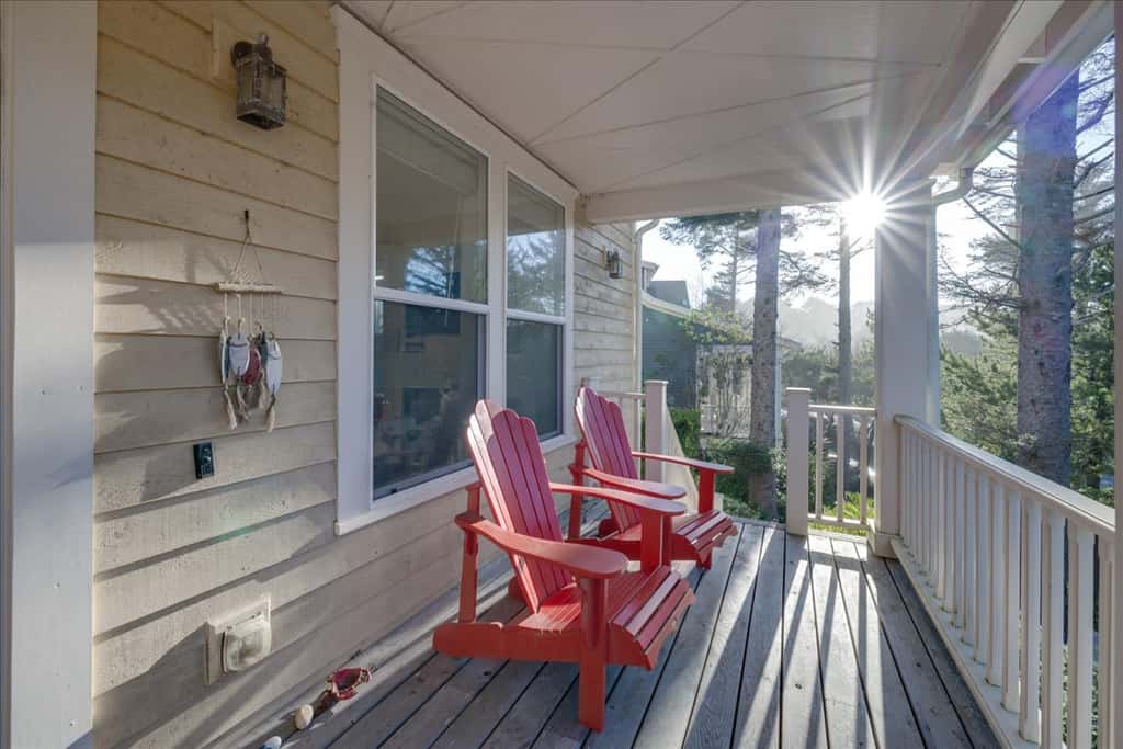 Family friendly home with game room, hot tub, steps to ocean
