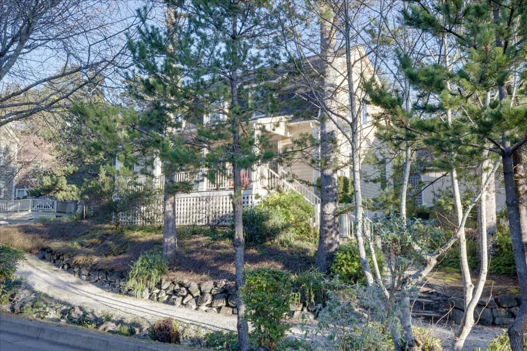 Family friendly home with game room, hot tub, steps to ocean