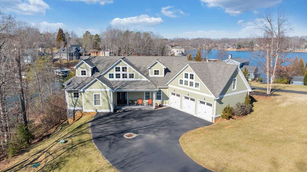 Serenity Shores - Private Lakefront Home with Dock