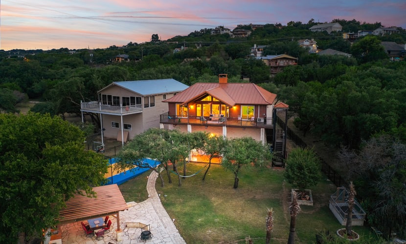 Luxury Lake Life - Boat Dock, Outdoor Kitchen, Basketball Court, Game Room & Bar