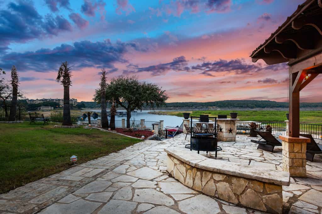 Luxury Lake Life - Boat Dock, Outdoor Kitchen, Basketball Court, Game Room & Bar