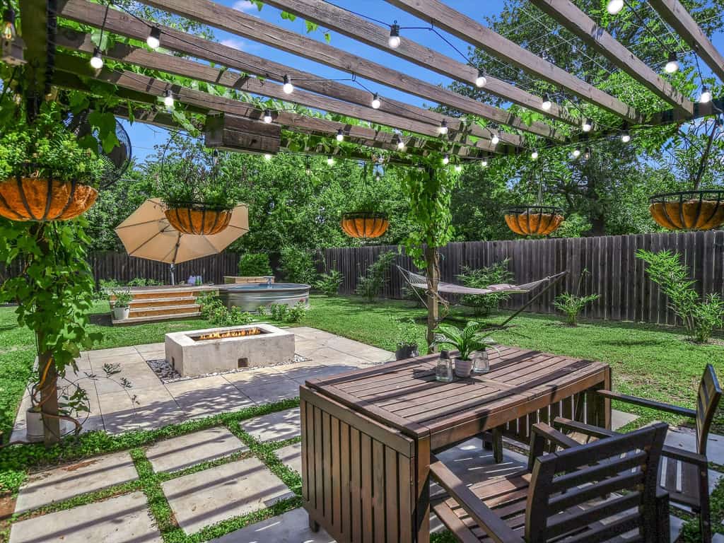 Modern Ranch Home w/ith a Backyard Oasis Near Dell