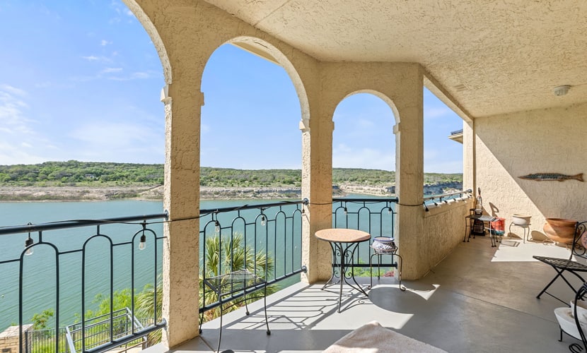 Paradise Island - 2BR/2BA Condo with Epic Views of Lake and Pool
