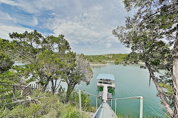 Lakeside Shiraz Haus w/Dock & Incredible Views. Rent as 2BR or 4BR w/ Next Door Unit