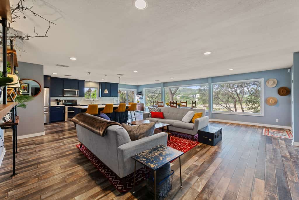 Gorgeous Lake Home on Lake Travis - 7 Acres - Swim Spa - Hot Tub - Fire Pit - Sleeps 12
