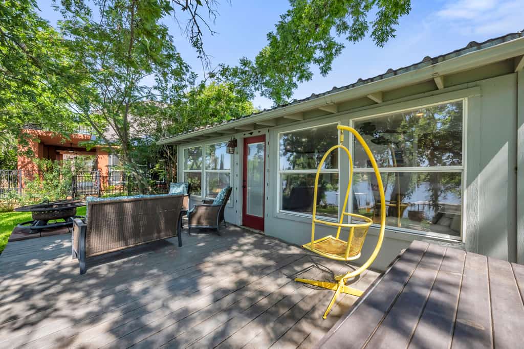 Charming 2BR Waterfront Retreat - Lake LBJ - Boat Dock w/Lift, Fire Pit, Game Table