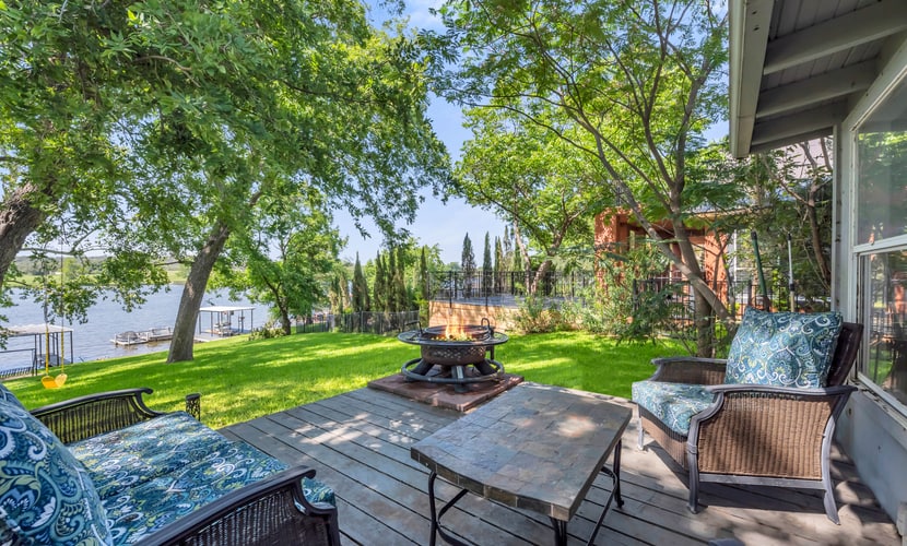 Charming 2BR Waterfront Retreat - Lake LBJ - Boat Dock w/Lift, Fire Pit, Game Table