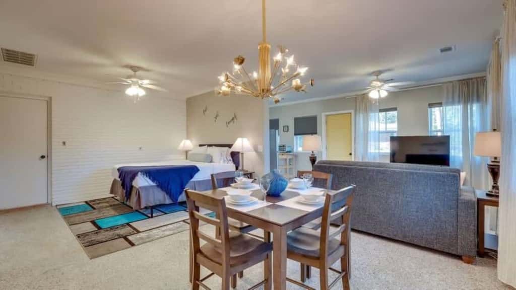 Studio w/ Gazebo-Swanky Savannah Style