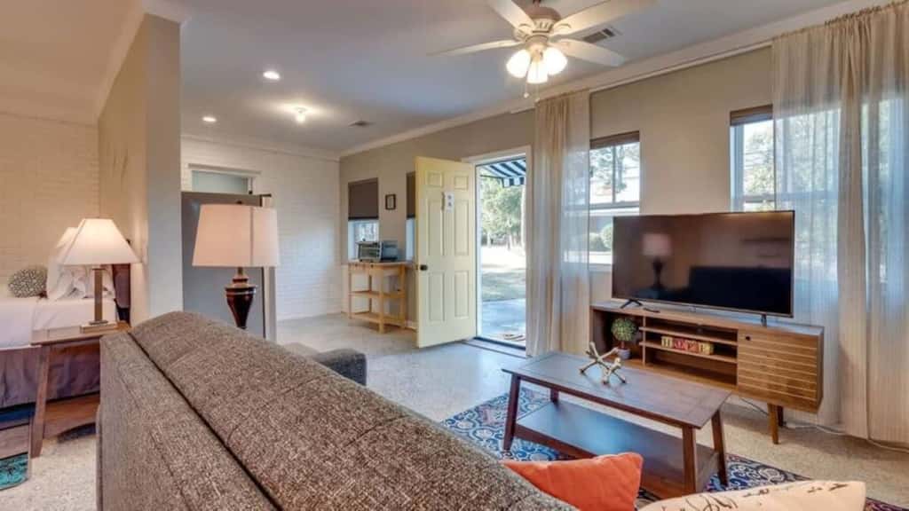 Studio w/ Gazebo-Swanky Savannah Style