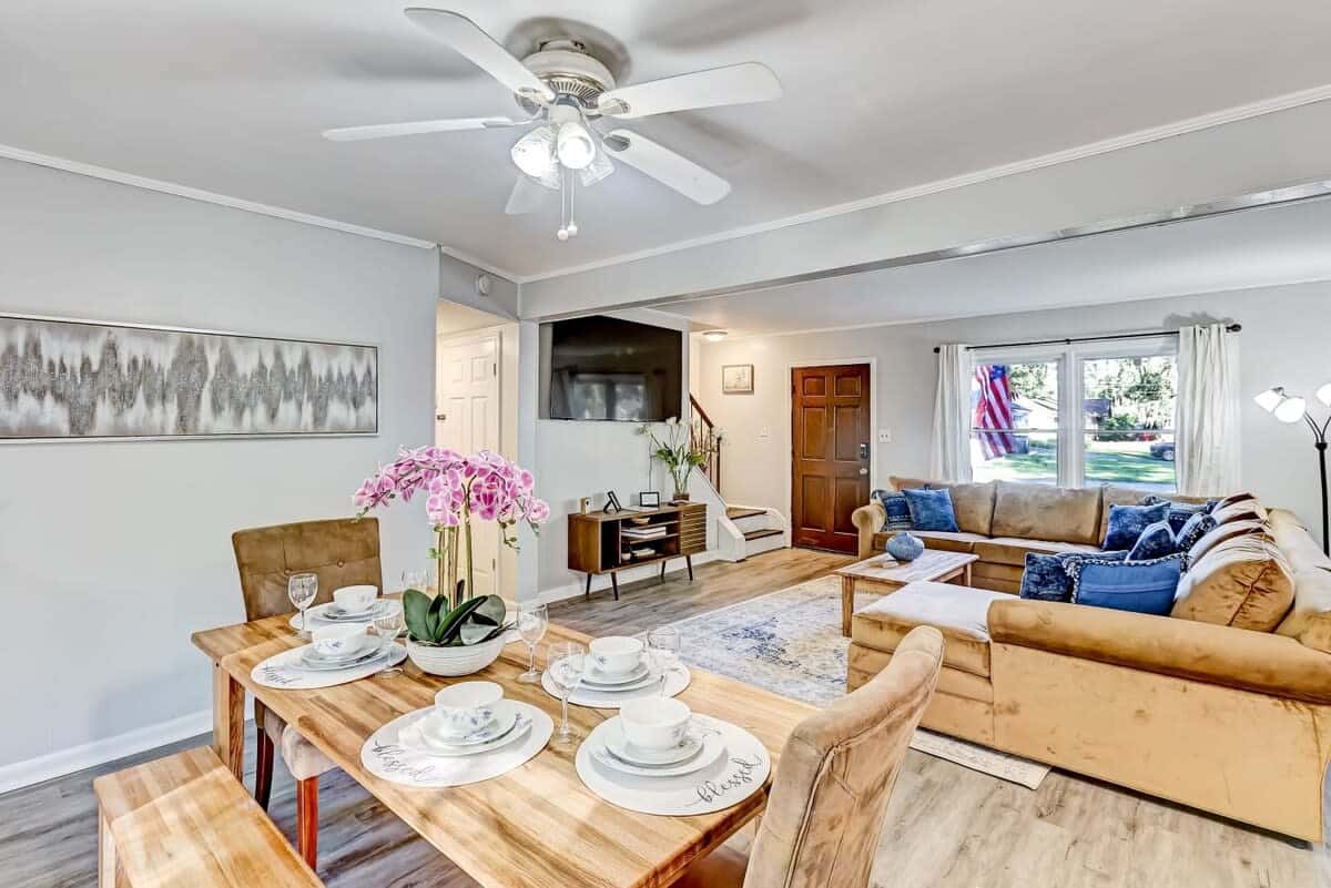 Near Downtown with a Pool! Oatland Island Escape