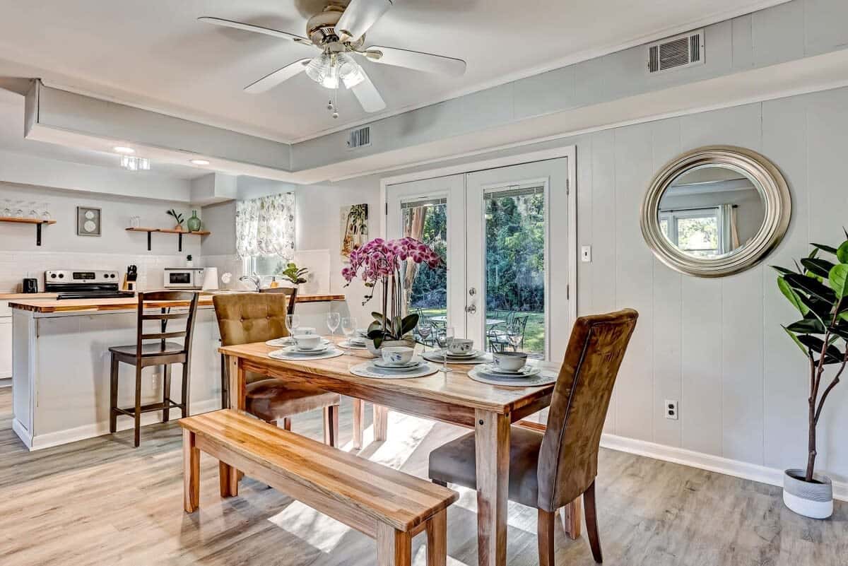Near Downtown with a Pool! Oatland Island Escape