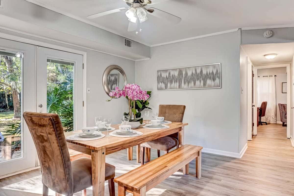 Near Downtown with a Pool! Oatland Island Escape