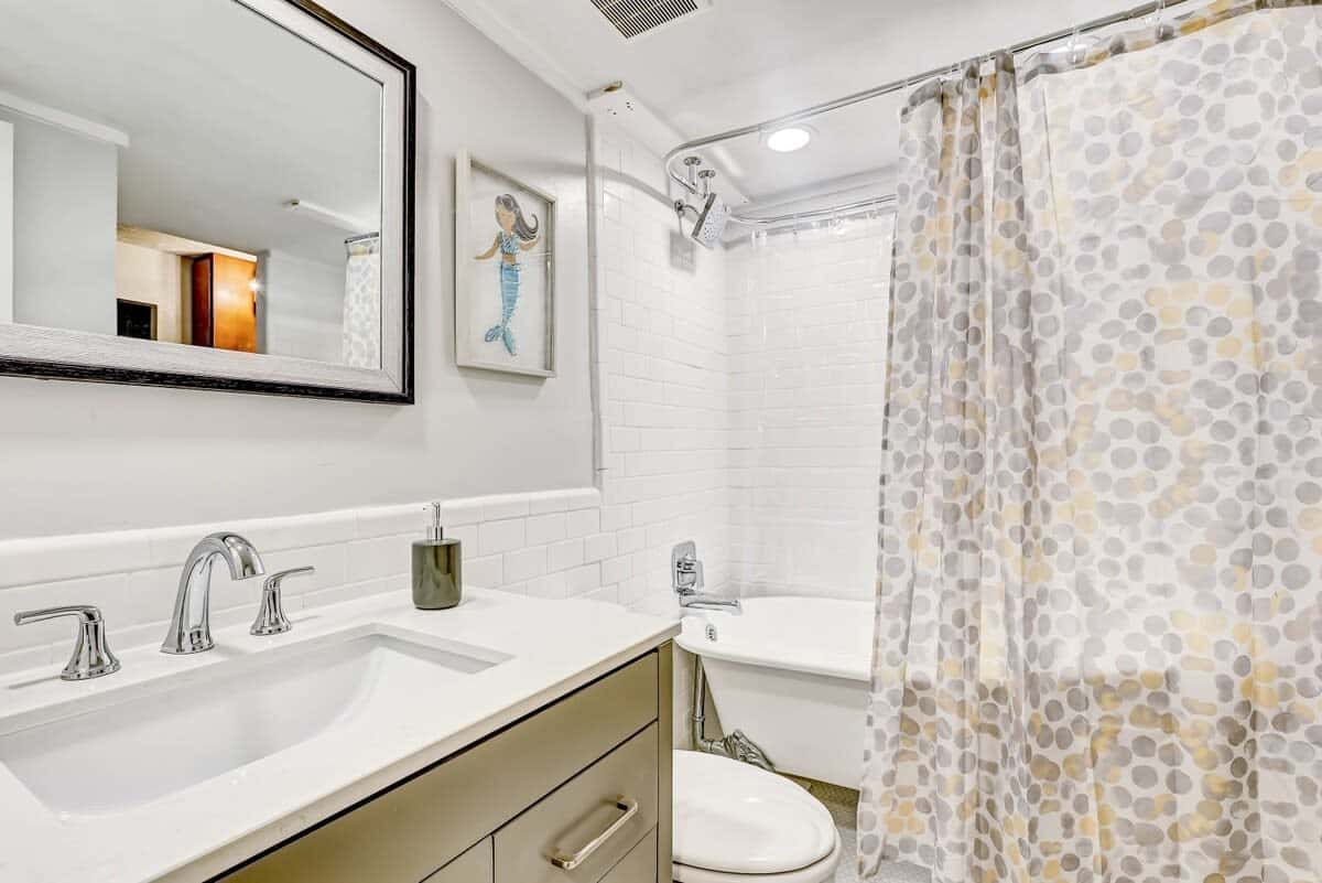 Near Downtown with a Pool! Oatland Island Escape