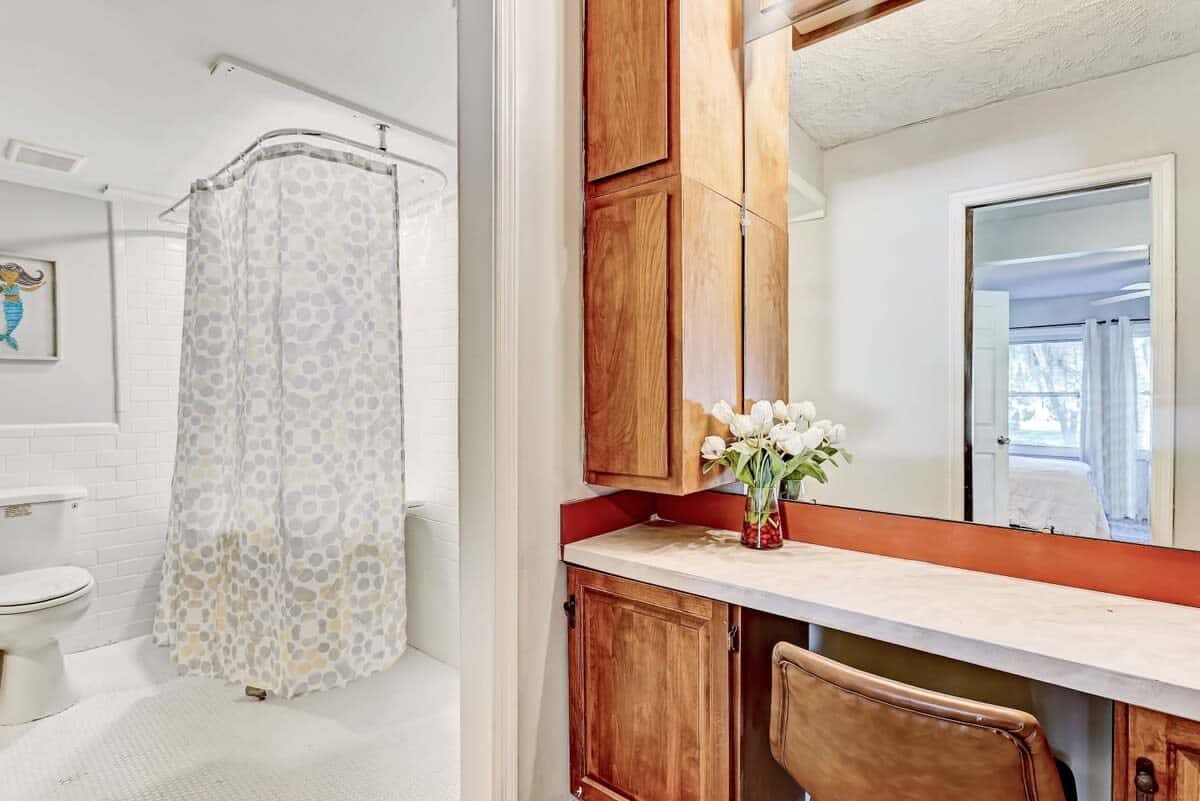 Near Downtown with a Pool! Oatland Island Escape
