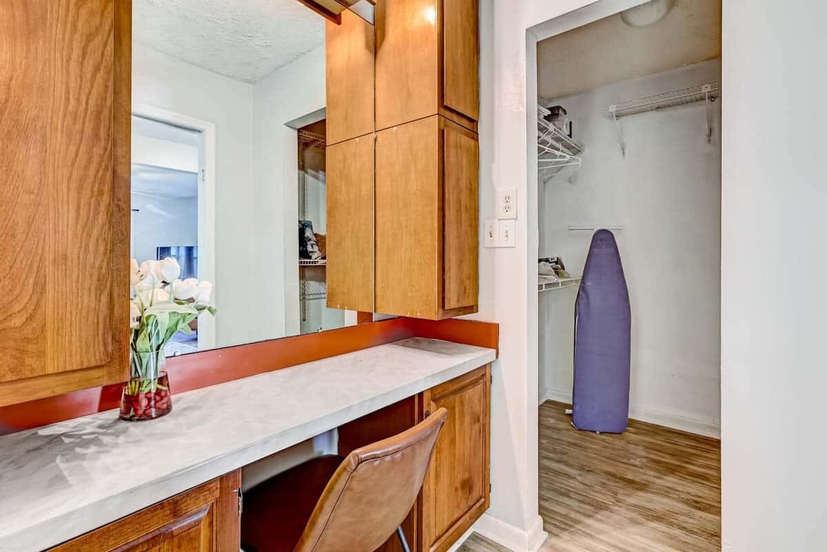 Near Downtown with a Pool! Oatland Island Escape