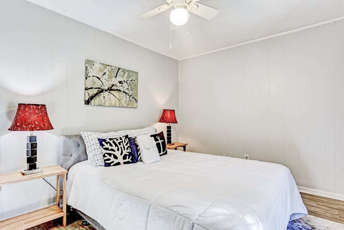 Near Downtown with a Pool! Oatland Island Escape