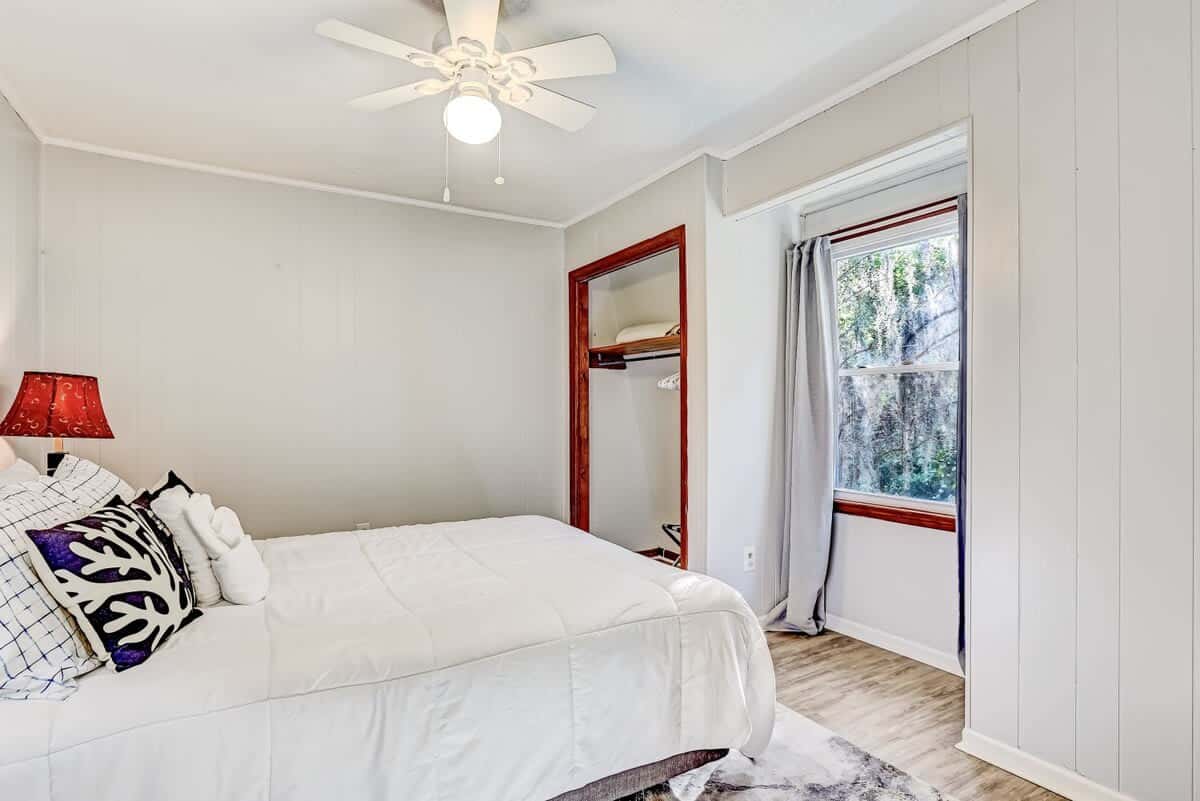 Near Downtown with a Pool! Oatland Island Escape