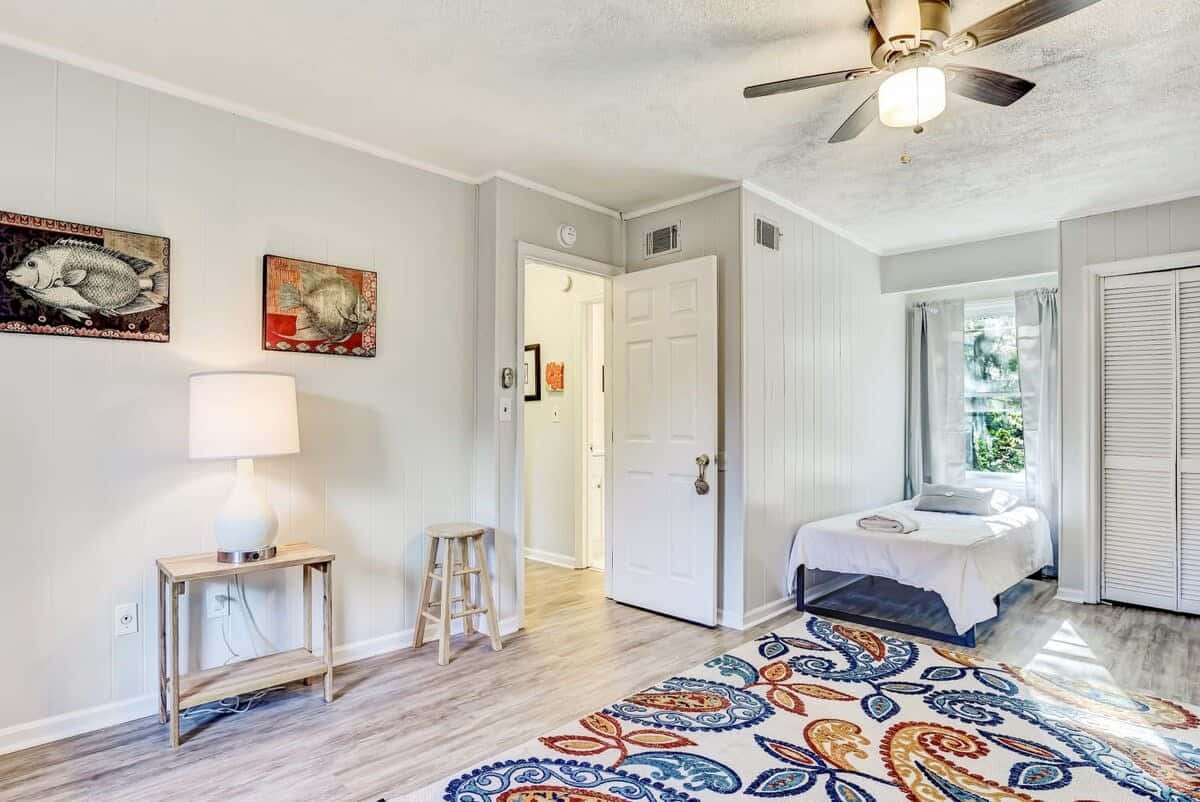 Near Downtown with a Pool! Oatland Island Escape