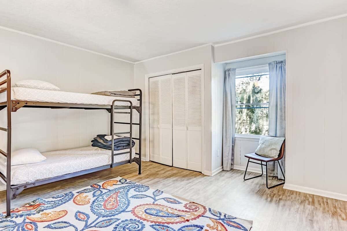 Near Downtown with a Pool! Oatland Island Escape