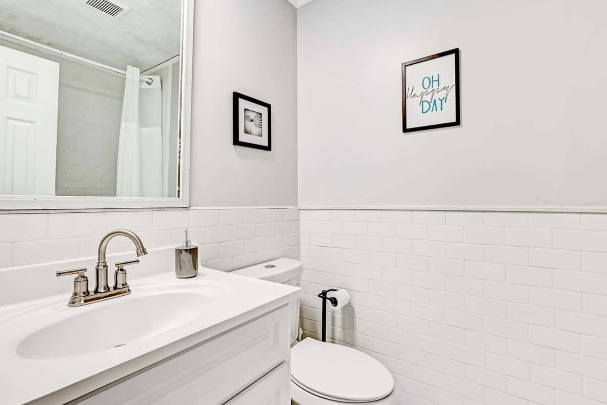 Near Downtown with a Pool! Oatland Island Escape