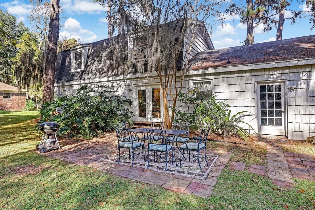 Near Downtown with a Pool! Oatland Island Escape
