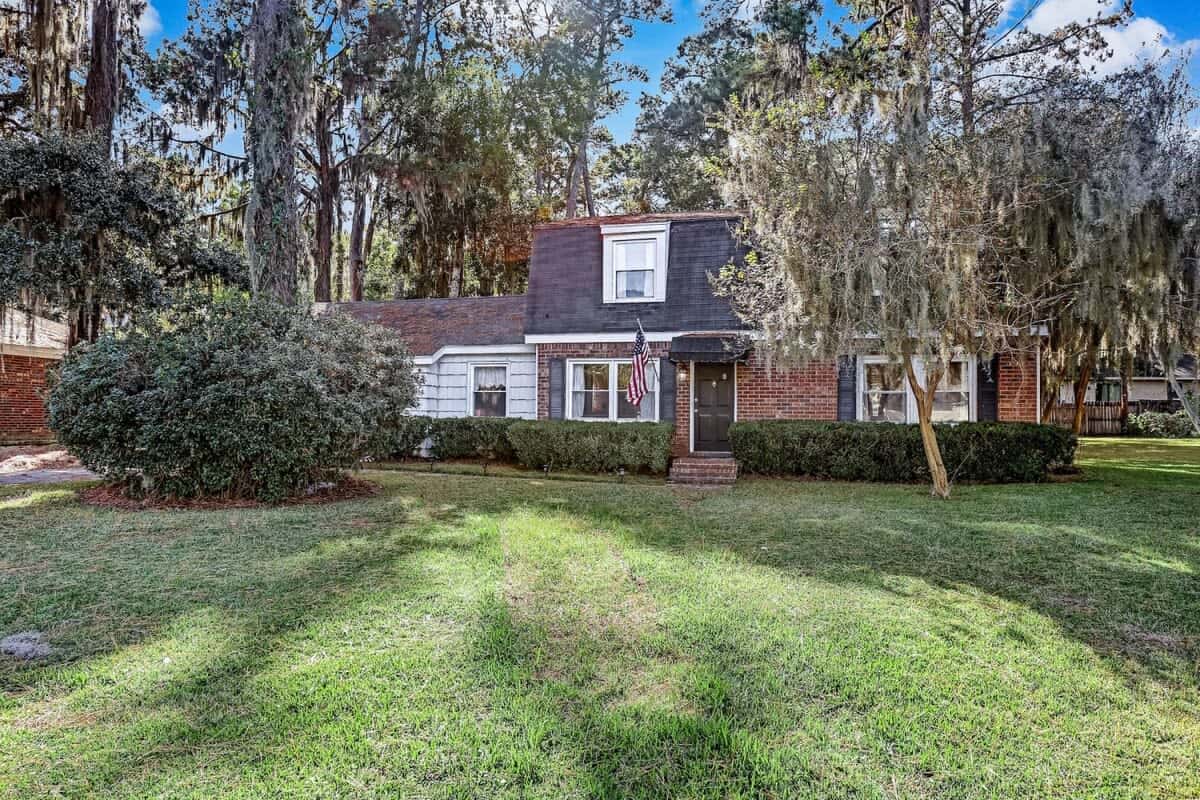 Near Downtown with a Pool! Oatland Island Escape