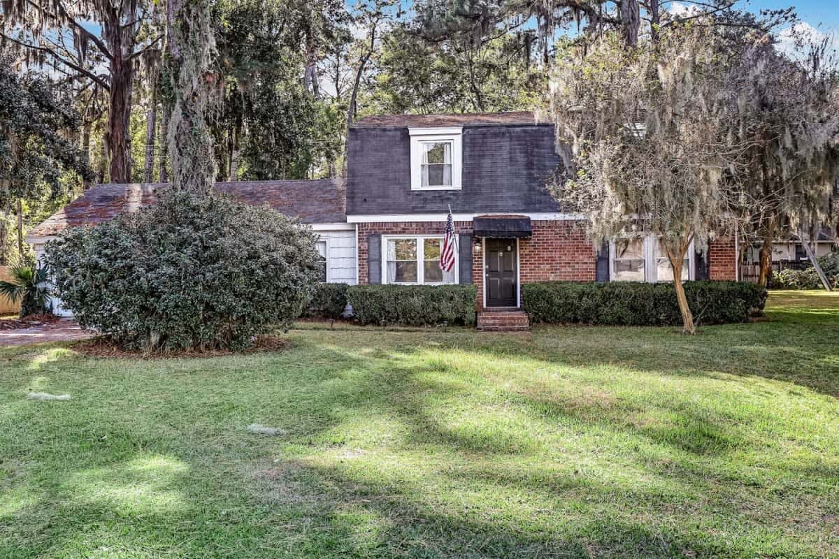 Near Downtown with a Pool! Oatland Island Escape