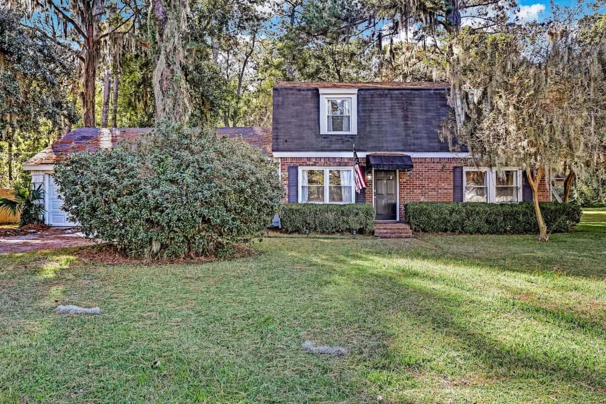 Near Downtown with a Pool! Oatland Island Escape
