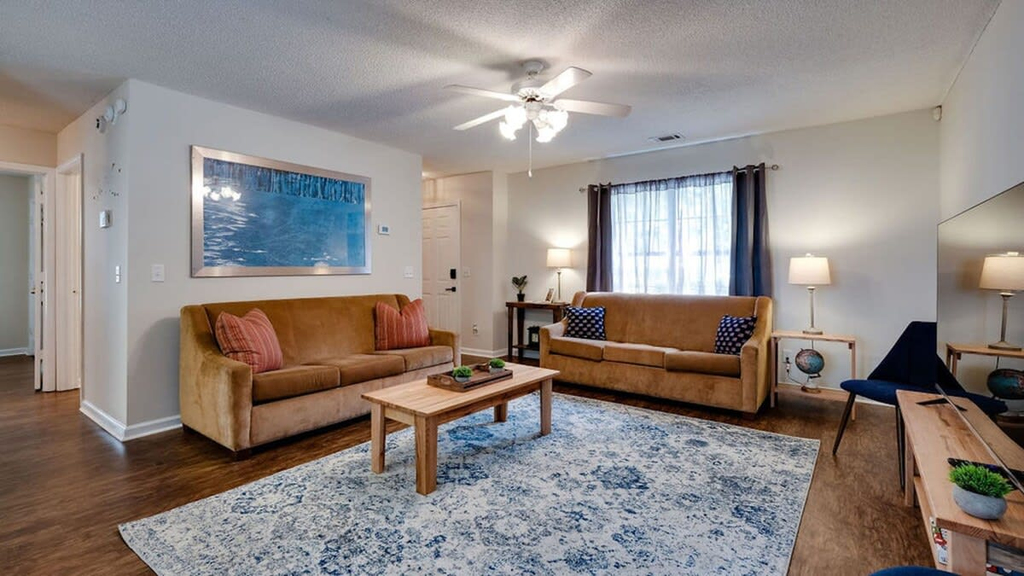 Near Gardens & Downtown - Stay At a Coastal-Haven!