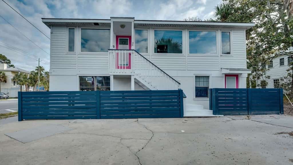 Walk to Beach! Flamingle in Fuchsia, Whole House