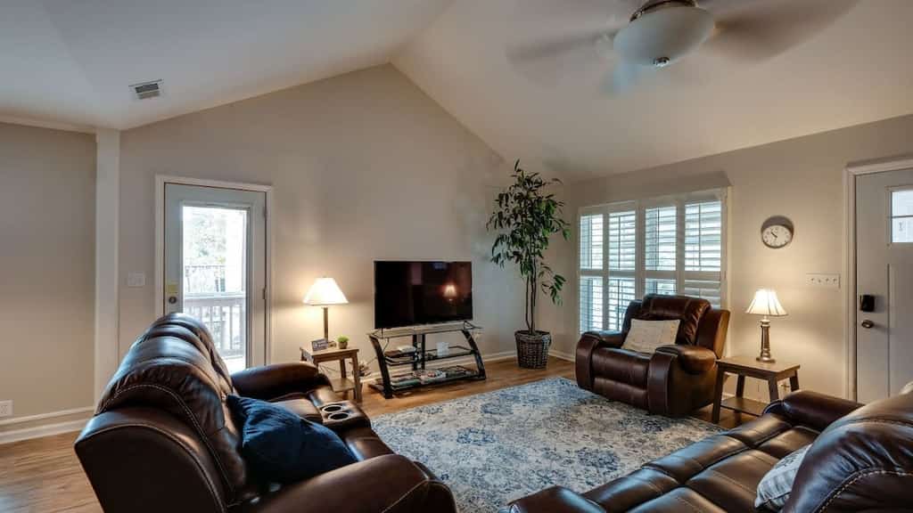 Year-Round Pool & BBQ, 10 Miles to Tybee Beach
